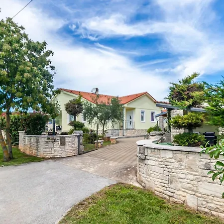 Сasa de vacaciones Sole- Ferienvilla Mit Eigenem Pool Bei Pula By Interhome *