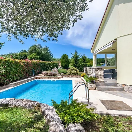 Сasa de vacaciones Sole- Ferienvilla Mit Eigenem Pool Bei Pula By Interhome *