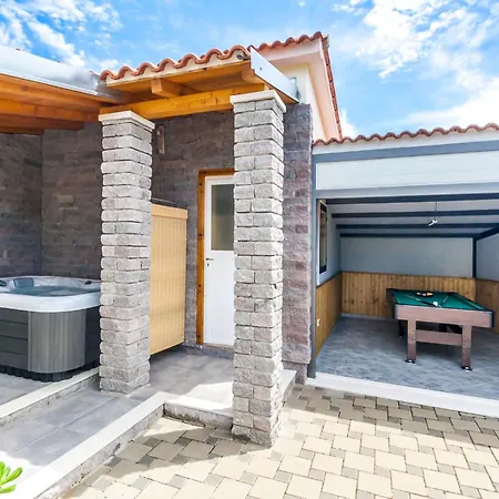 Sole- Ferienvilla Mit Eigenem Pool Bei Pula By Interhome * Marcana