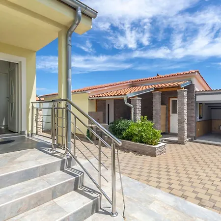 Sole- Ferienvilla Mit Eigenem Pool Bei Pula By Interhome