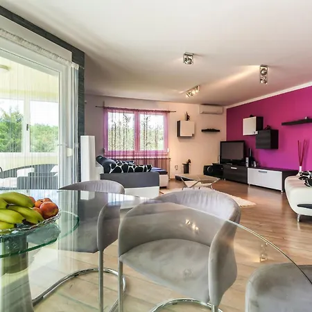 Sole- Ferienvilla Mit Eigenem Pool Bei Pula By Interhome Сasa de vacaciones