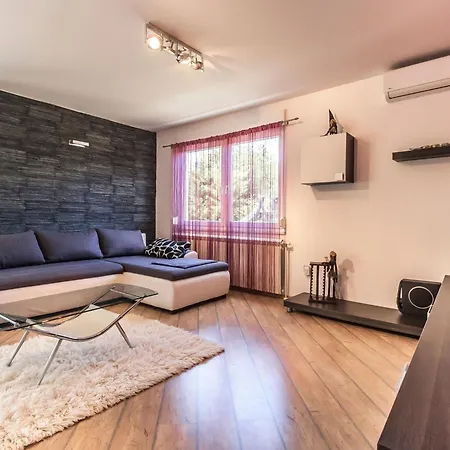 Sole- Ferienvilla Mit Eigenem Pool Bei Pula By Interhome *