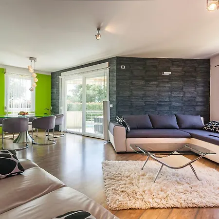 Sole- Ferienvilla Mit Eigenem Pool Bei Pula By Interhome