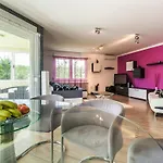 Sole- Ferienvilla Mit Eigenem Pool Bei Pula By Interhome Feriehus