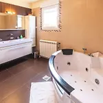 Sole- Ferienvilla Mit Eigenem Pool Bei Pula By Interhome *