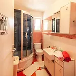 Sole- Ferienvilla Mit Eigenem Pool Bei Pula By Interhome Feriehus *