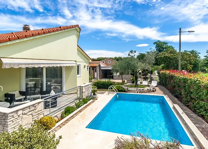 度假居 Sole- Ferienvilla Mit Eigenem Pool Bei Pula By Interhome