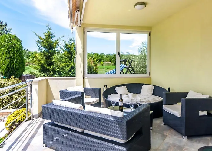 Sole- Ferienvilla Mit Eigenem Pool Bei Pula By Interhome * Marčana