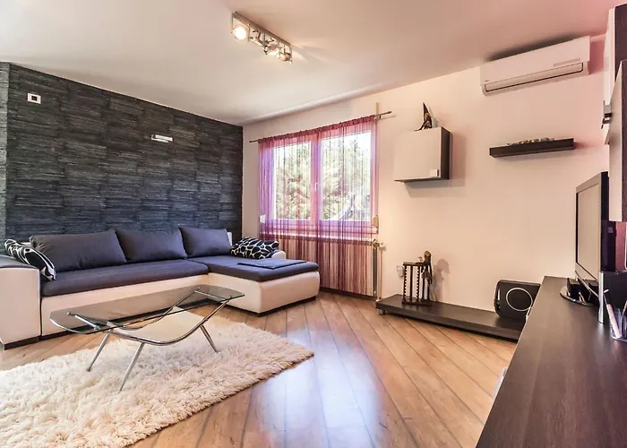 Sole- Ferienvilla Mit Eigenem Pool Bei Pula By Interhome *